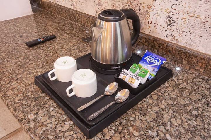 Breakfast/Coffee Service 18 of 36