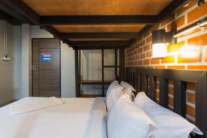 Room 41 of 76