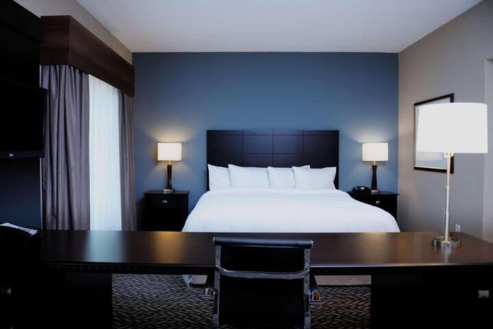 1 King Bed (7 of 10)