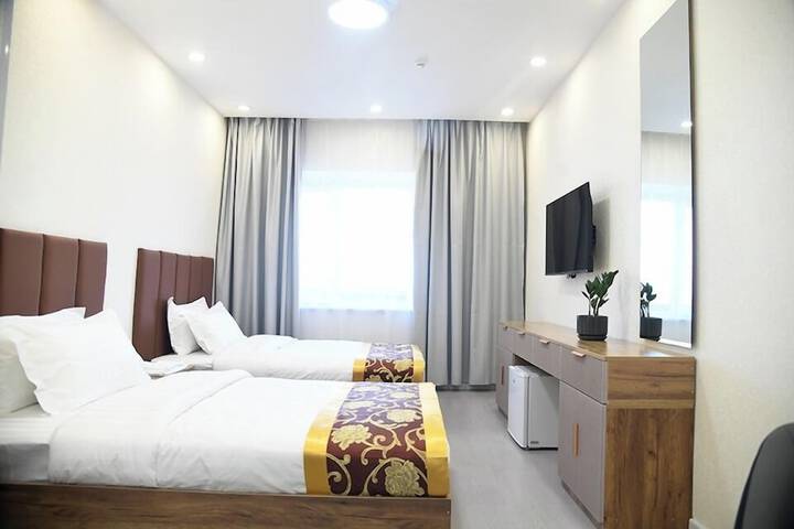 Room 10 of 12