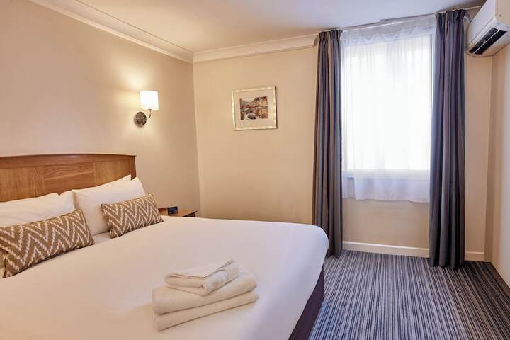 Room 28 of 90