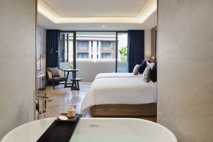Room 5 of 68