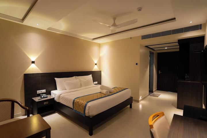 Room 10 of 34