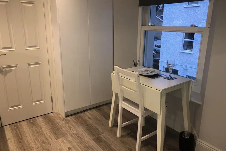 Room 4 of 17