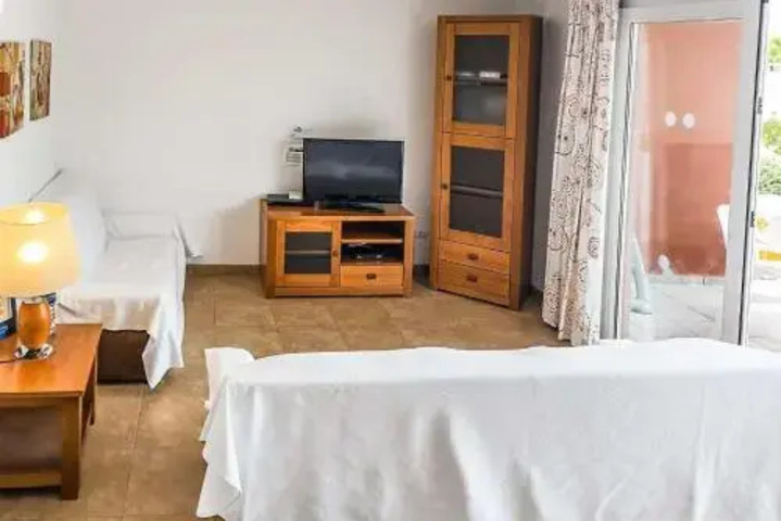 Room 6 of 10