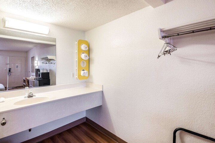 Room 17 of 31