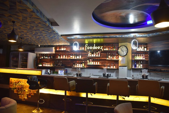 Lounge 81 of 96