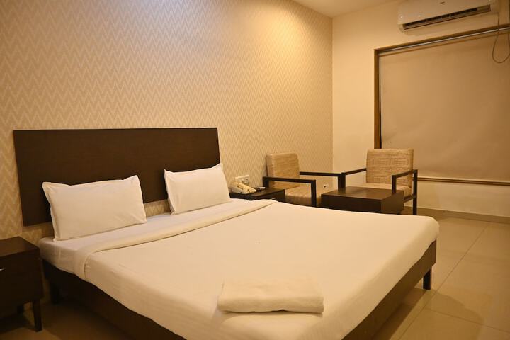Room 15 of 37