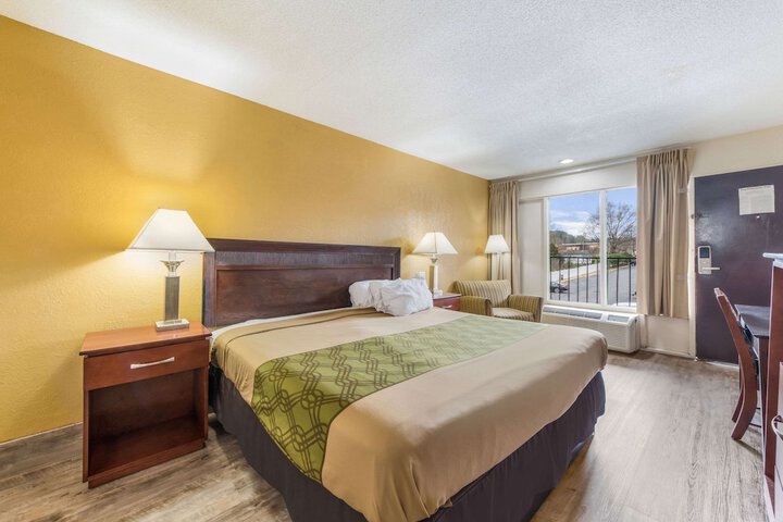 1 King Bed (2 of 7)
