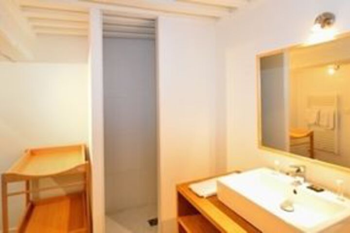 Room 5 of 15