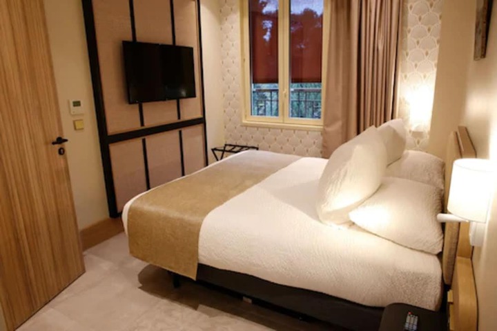 Room 42 of 135