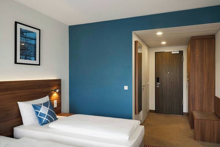 Room 16 of 35