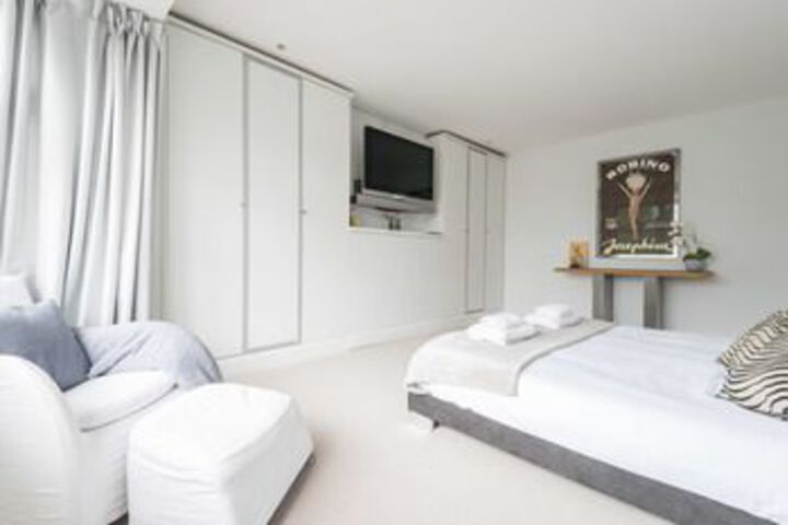Room 15 of 35