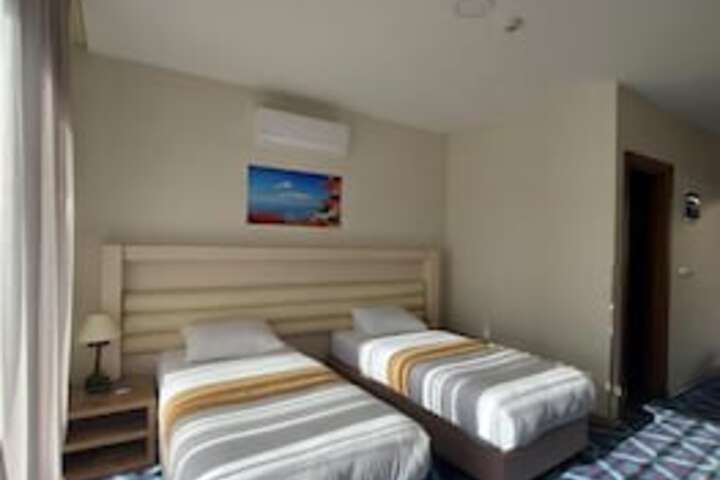 Room 10 of 27