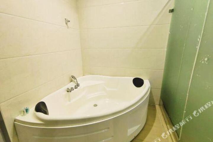 S.devons International Hotel