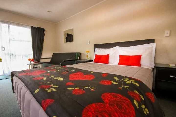 Room 4 of 40