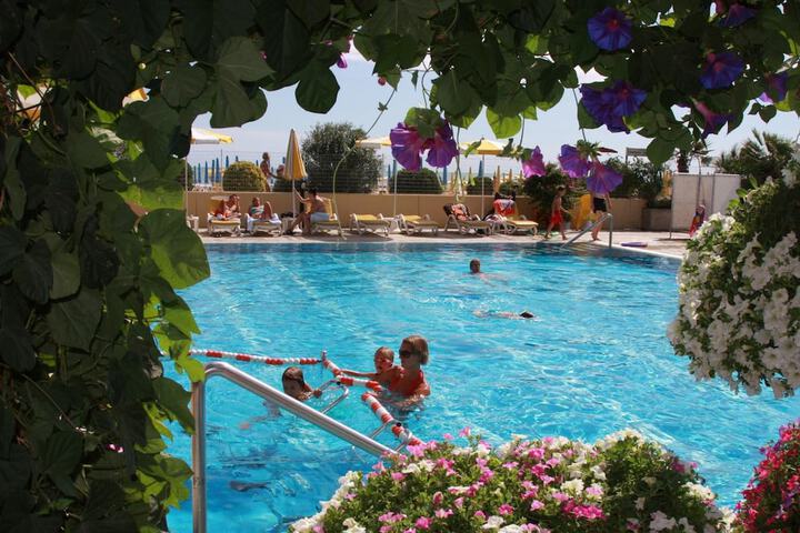 Hotel with Pool