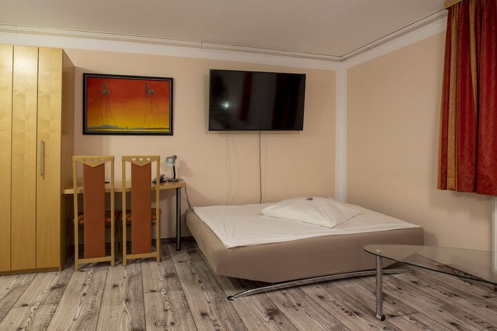 Room 32 of 69