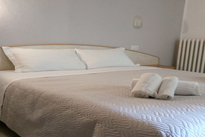 Room 4 of 52