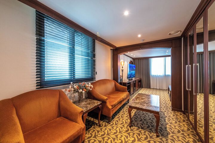 Room 16 of 100