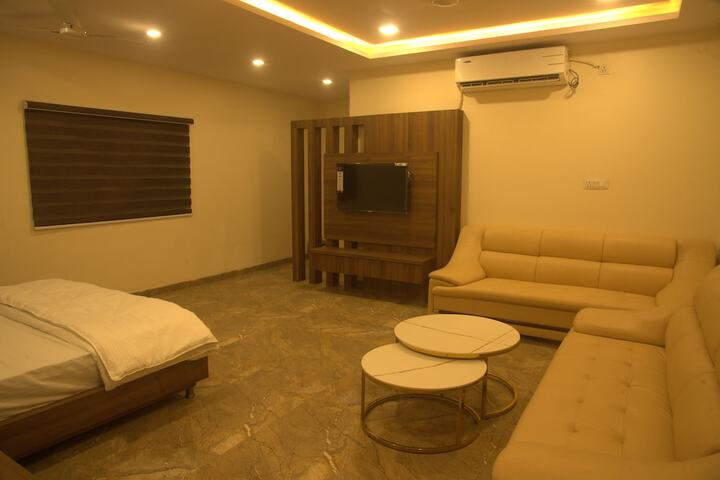 Room 6 of 16