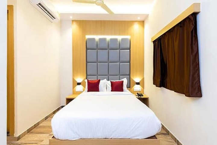 Room 6 of 24