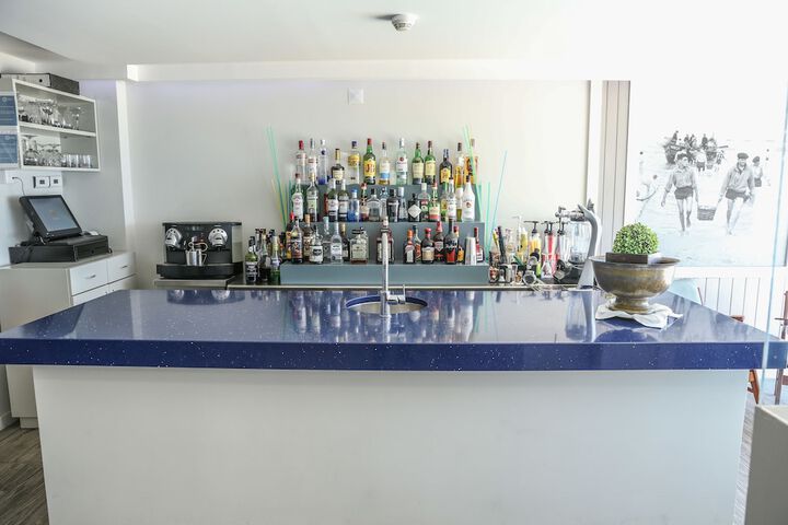 Lounge 50 of 65