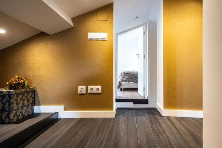 Room 2 of 17