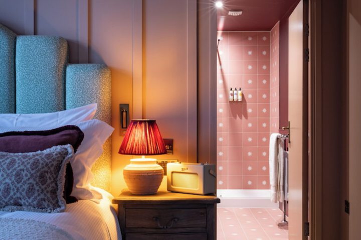 Room 32 of 80