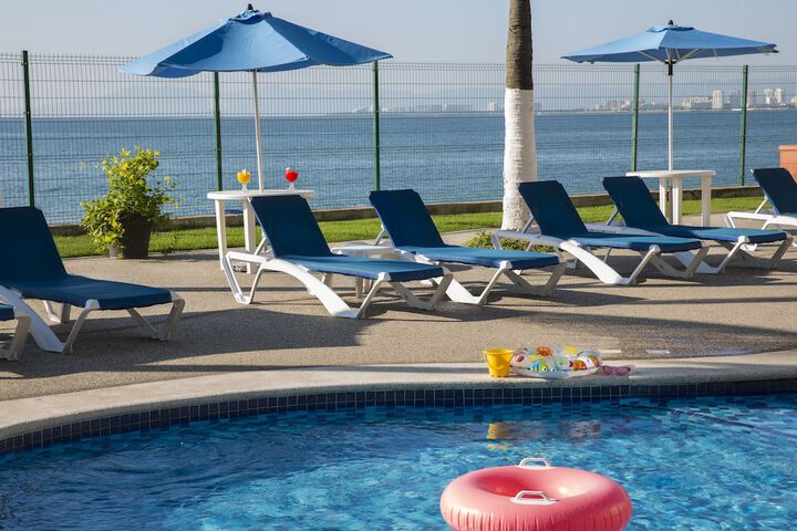 Hotel with Pool
