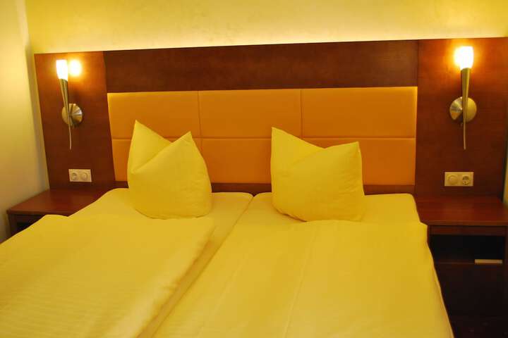 Room 13 of 40