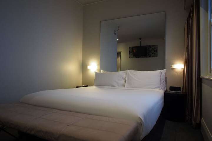 Room 7 of 42