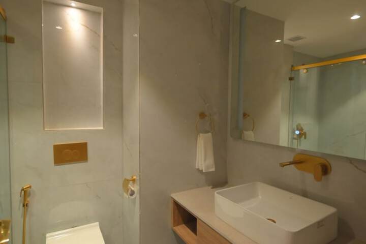 Room 6 of 6