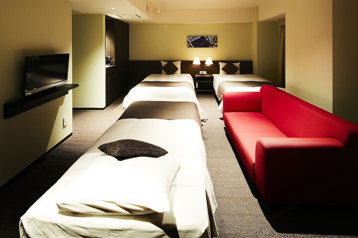 Room 17 of 75