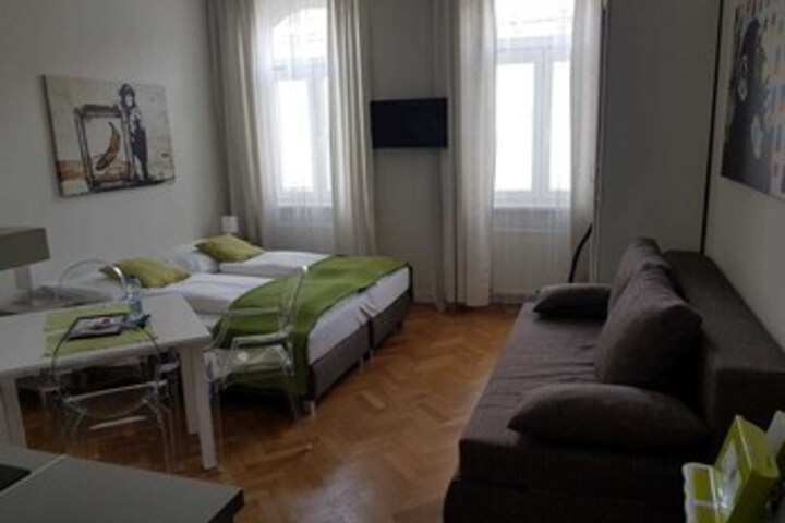 Room 8 of 91