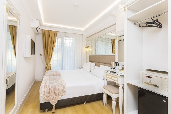 Room 33 of 47