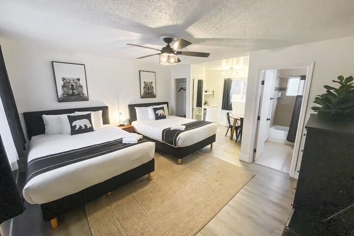 Double Classic King Bed (5 of 17)