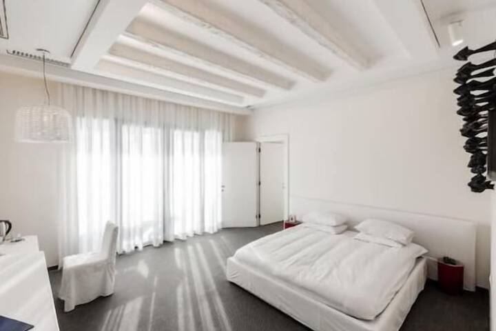 Room 5 of 23