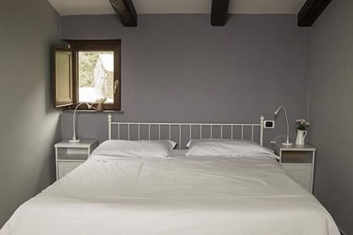 Room 5 of 32