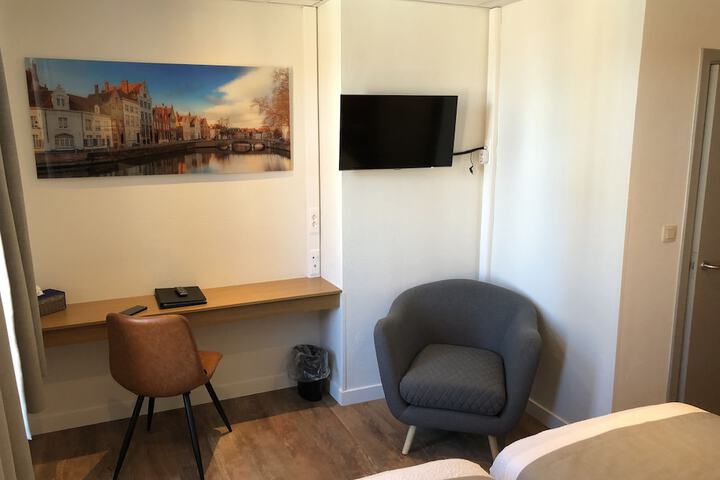 Room 52 of 112