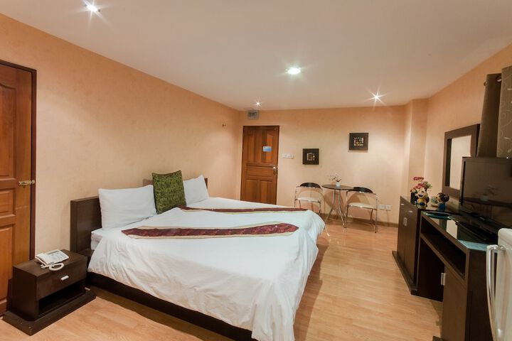 Room 7 of 35