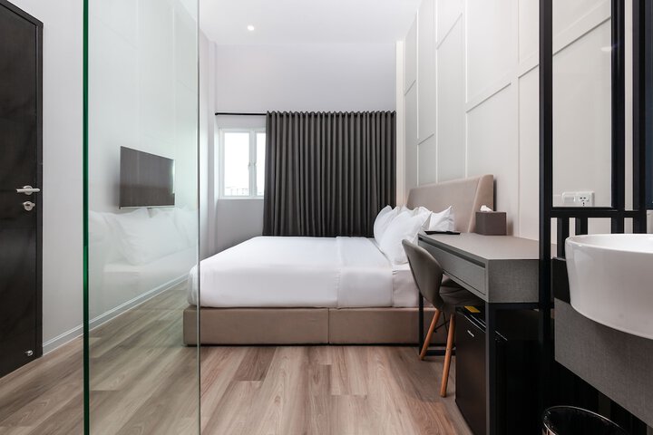 Room 15 of 40