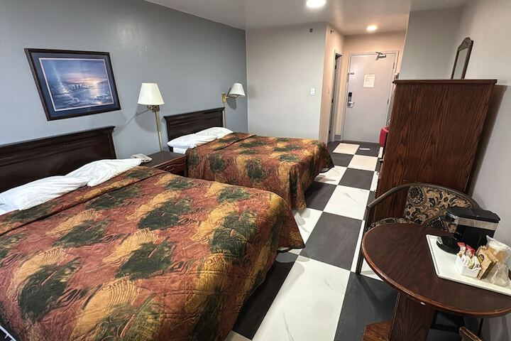 Room 7 of 32
