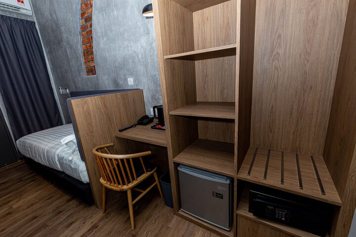 Room 6 of 45