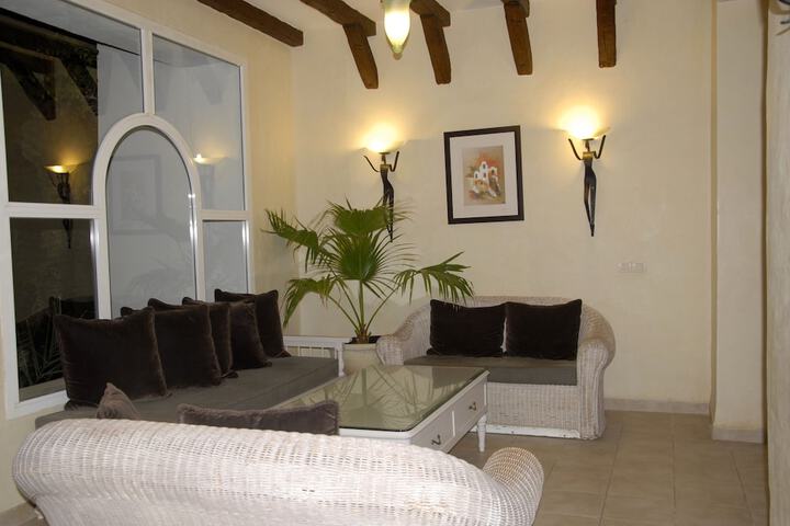 Lounge 118 of 148