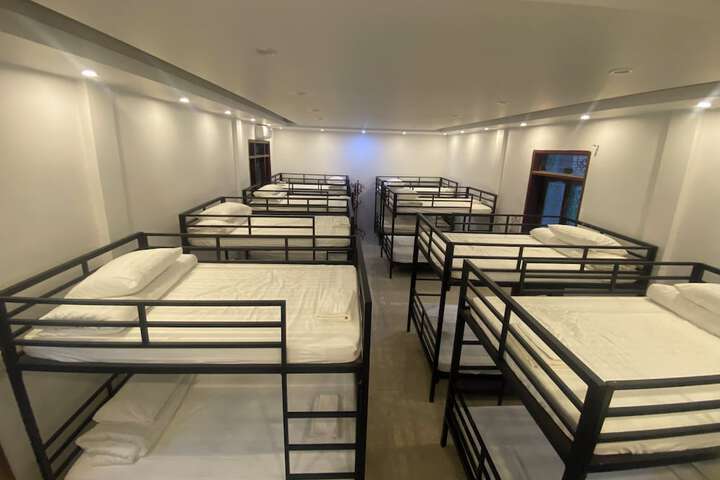 Room 13 of 42