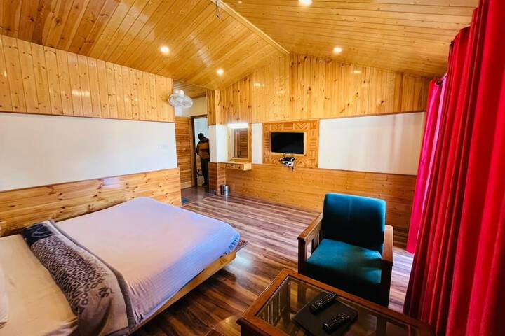 Room 6 of 8
