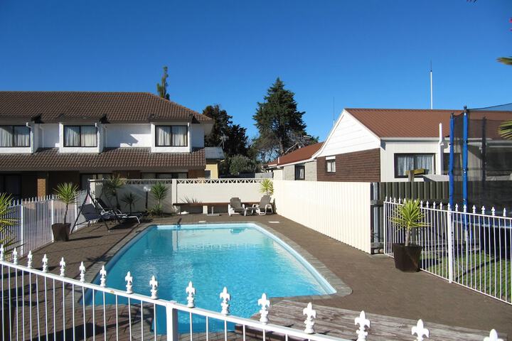 Pool 94 of 120