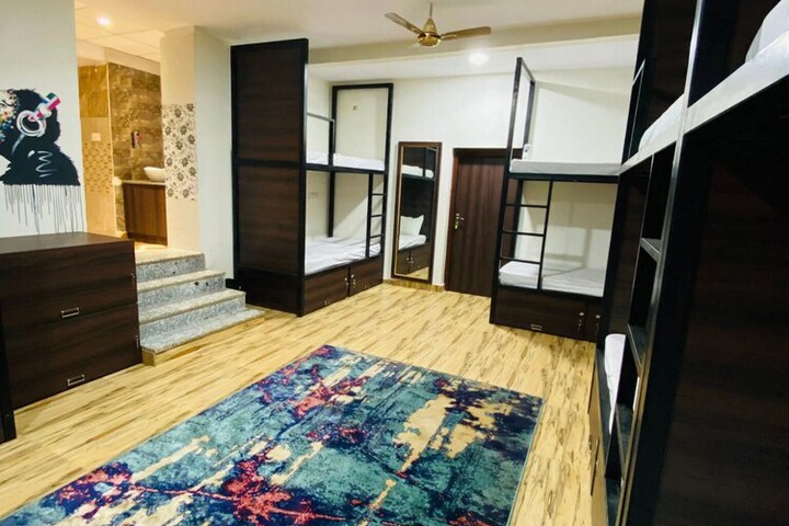 Room 18 of 23