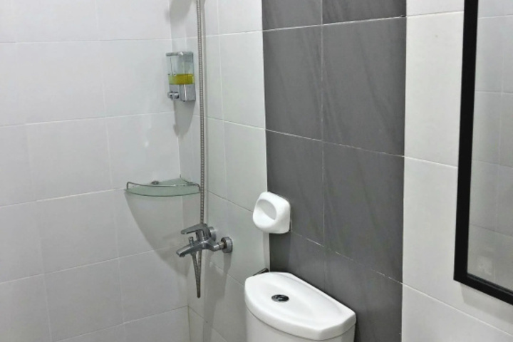 Room 8 of 13